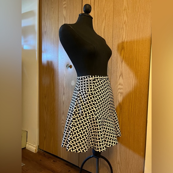 DVF Tulip Mini skirt Sz 4 💫NWOT💫 - Picture 4 of 10